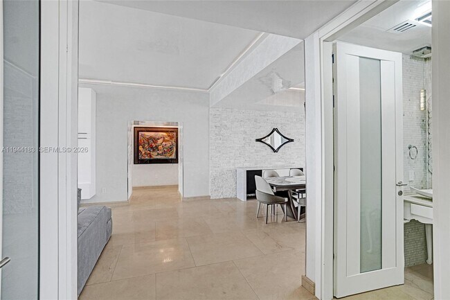 Building Photo - 15901 Collins Ave