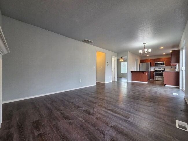 Building Photo - Beautiful Home in Spanaway!