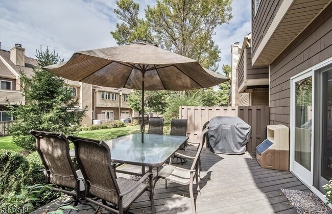 Building Photo - 75 Derby Ct