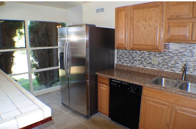 Building Photo - 4386 Chelford St