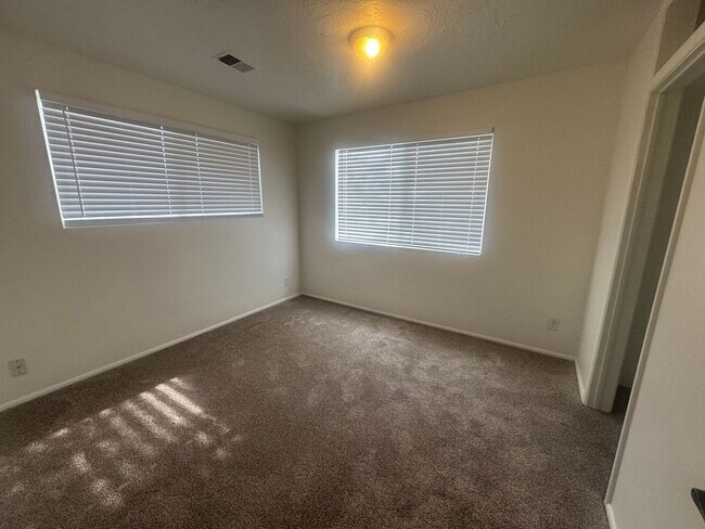 Building Photo - 717 E 12065 S