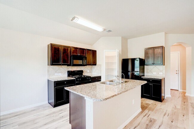 Building Photo - Charming 3BR/2BA Contemporary Home with Lu...