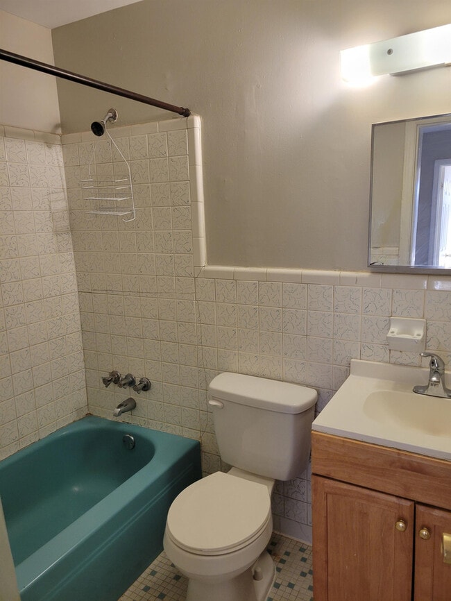 Building Photo - 1643 S Beltline Blvd