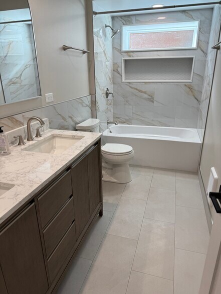 Bathroom 2 - 330 Barton Ave