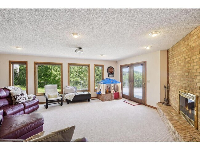 Building Photo - 10481 Bluff Rd