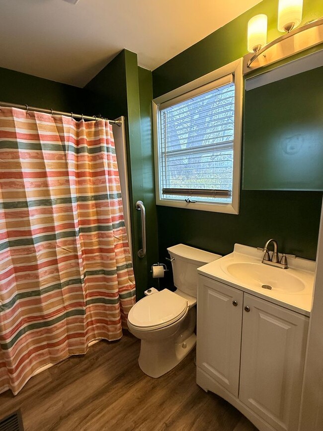 Building Photo - 3 Bedroom 2 1/2 Bathroom with one car detached garage