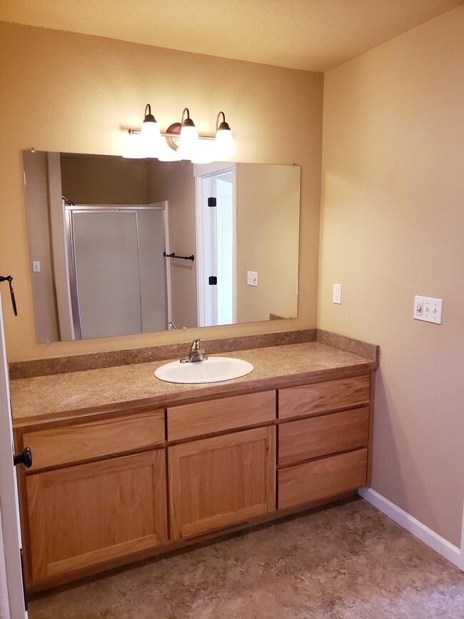 master bathroom - 28450 Pleasant Valley Rd