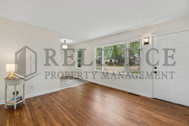 Building Photo - 2309 W Graber St