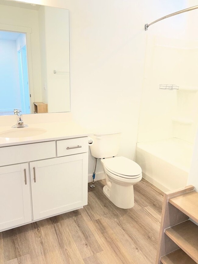 Building Photo - Beautiful Modern Townhome