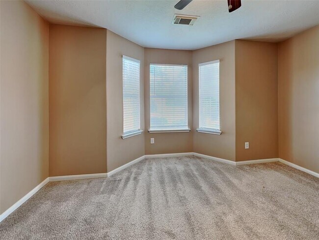 Building Photo - 6611 Dillon Dr