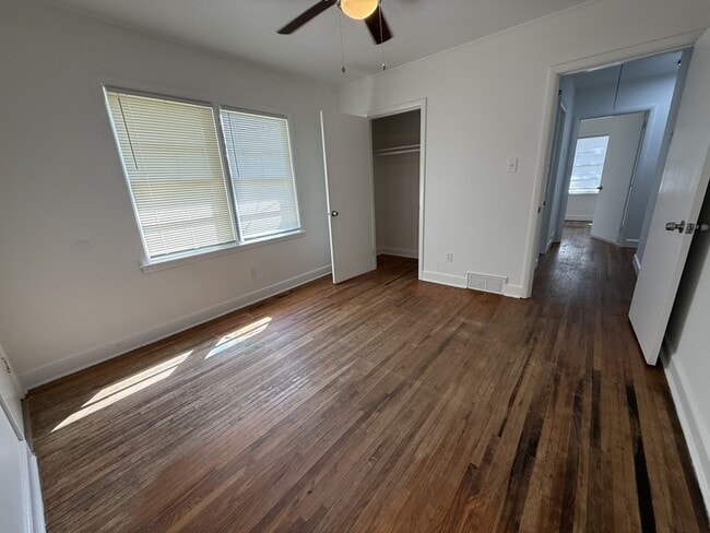 Building Photo - 914 Stratford Rd