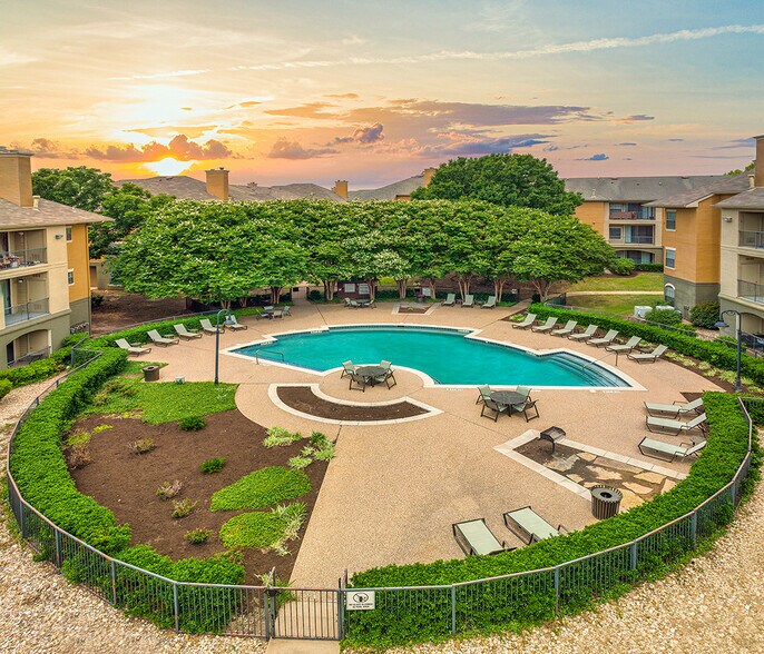 MAA Quarry Oaks 6263 McNeil Dr Austin TX 78729 Apartment Finder