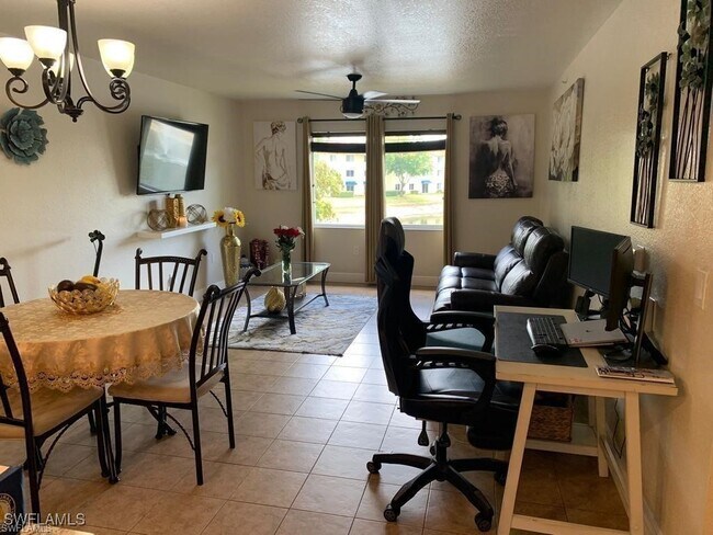 Building Photo - 8224 Key Royal Cir