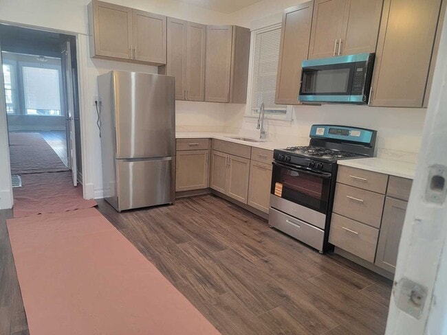 Building Photo - 1540 N Keeler Ave