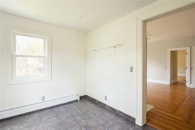 Building Photo - 2 Granger Pl