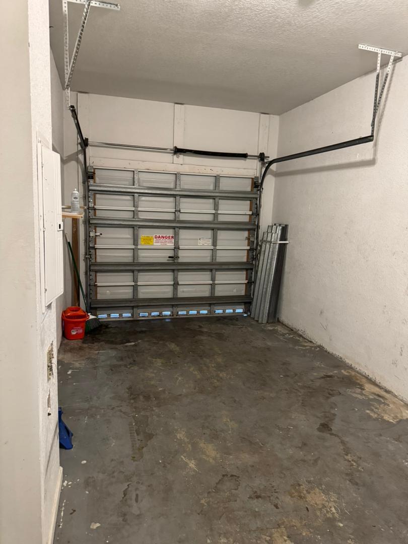Building Photo - 8706 NW 38th Dr
