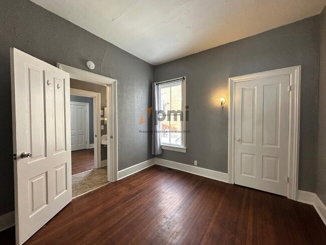 Building Photo - 912 Chicago St