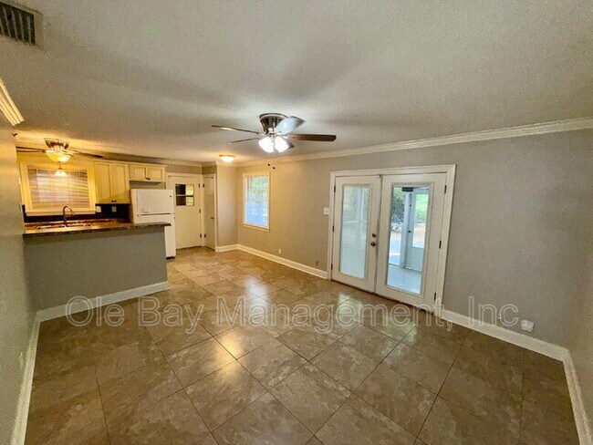 Building Photo - 2016 Cathedral Way