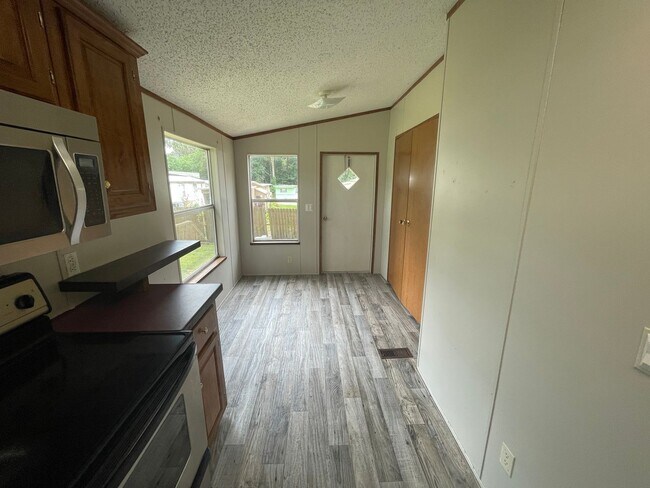 Building Photo - Looking for Acreage? This updated 3 bed, 2 bath home with an inside laundry room sits on 1.5 Acre...