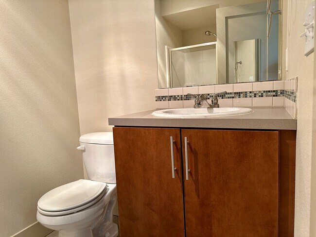 Building Photo - Enjoy pets and parking at this ideal townh...