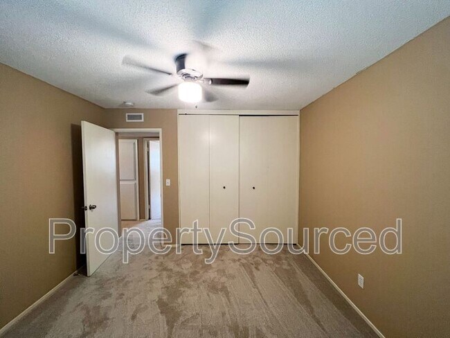 Building Photo - 320 E Granada Way