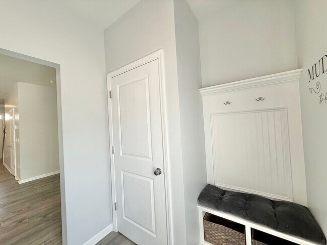 Building Photo - **OFFERING REFUNDABLE APPLICATION FEES & $100 MOVE IN PROMOTION** Modern 3BD, 2.5BA Clayton Townh...