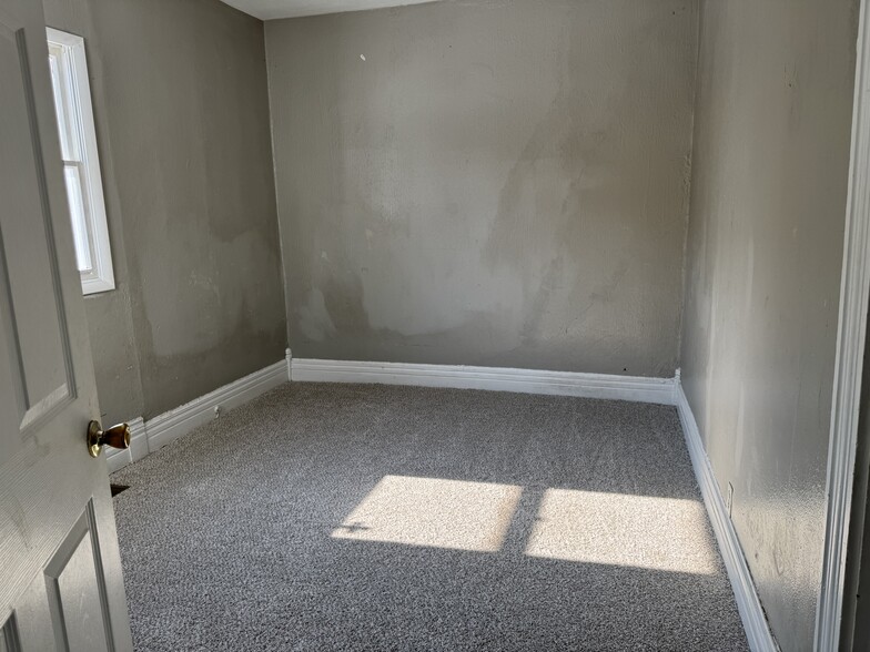 Building Photo - 209 N G St