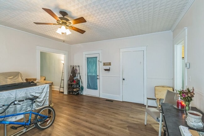 Building Photo - Charming 3BR House in Fostoria