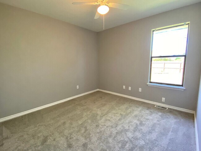 Building Photo - Great 3 bed 2 bath home in Edmond!