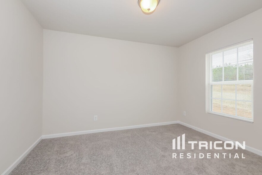 Building Photo - 435 Oakleigh Ln