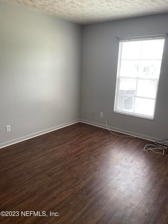 Building Photo - 6073 Shakespeare Dr
