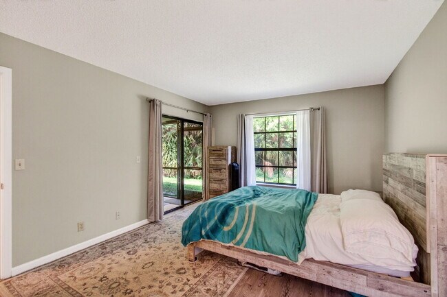 Building Photo - 460 Hardwood Pl