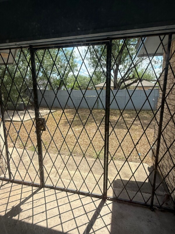 Building Photo - 108 Mina De Oro