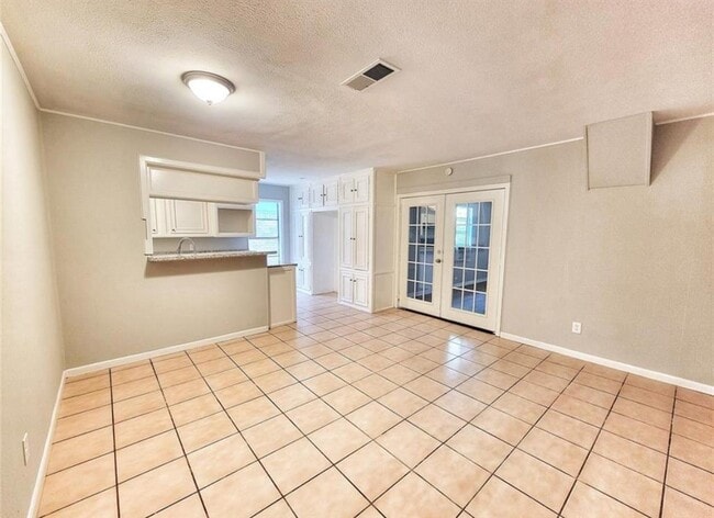 Building Photo - 612 Littlewood