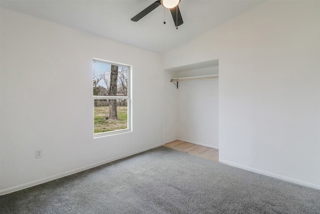 Building Photo - 1211 Gate Ln Dr