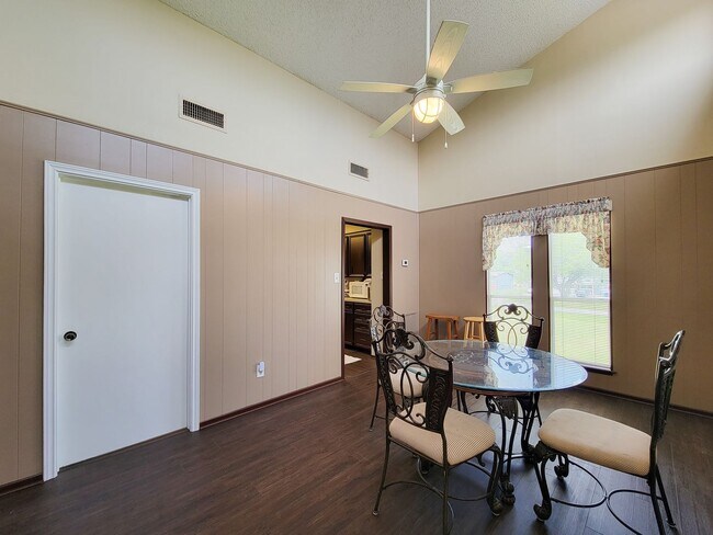 Building Photo - Extremely well maintained home. The second floor of this home being the main living area has a fa...