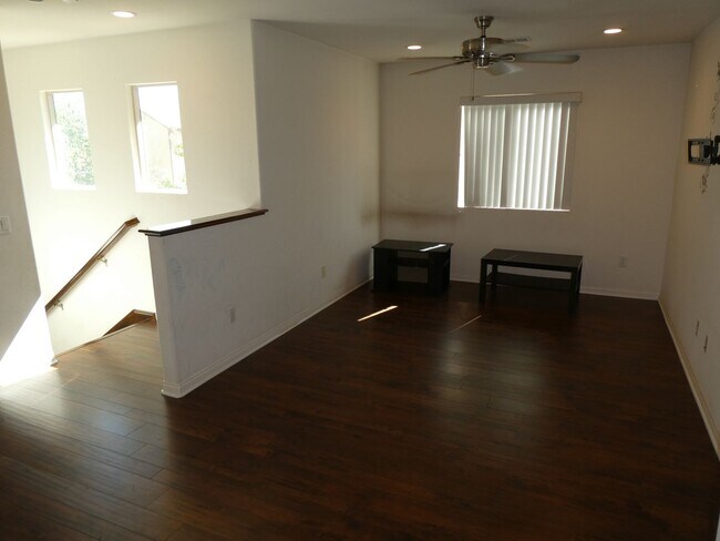 Building Photo - 3 Bedroom Ivy Lane Community Home in Moorp...