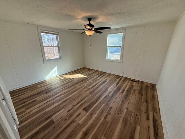 Building Photo - Charming 2-Bedroom Home for Rent – Spaciou...