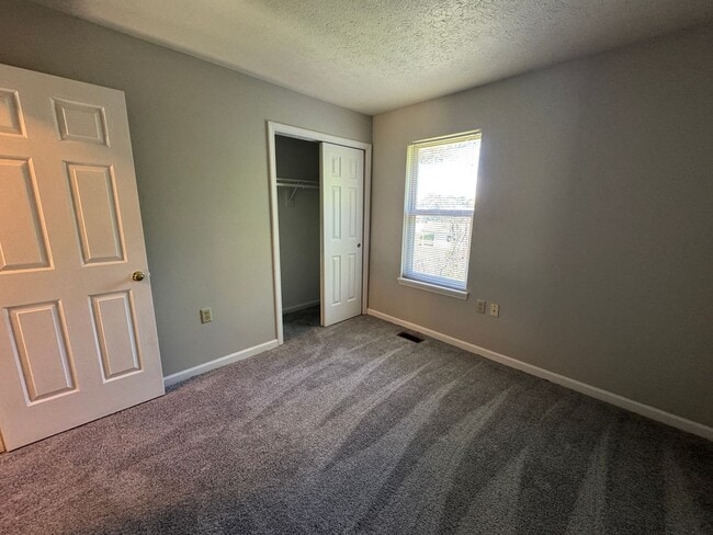 Building Photo - Eagle Creek 3 Bed 2.5 Bath