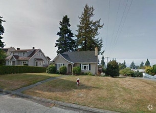 Building Photo - Charming Home On South Hill