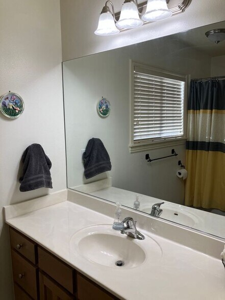 Building Photo - 468 Cottage Ct