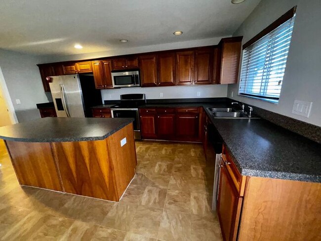 Building Photo - 3 bedroom 2.5 bath Waterford Trails Home w...