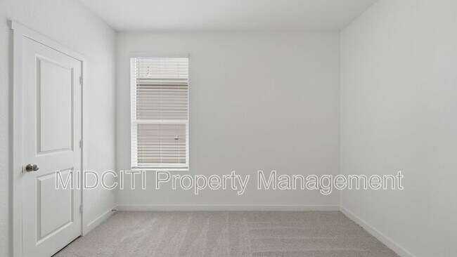 Building Photo - 1304 Apron Trl