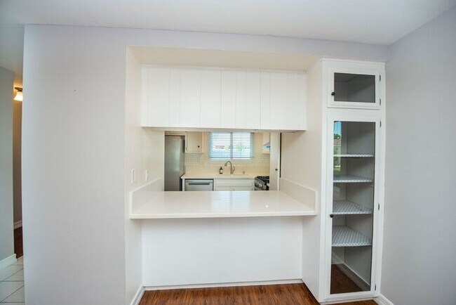 Building Photo - Walk to the Beach