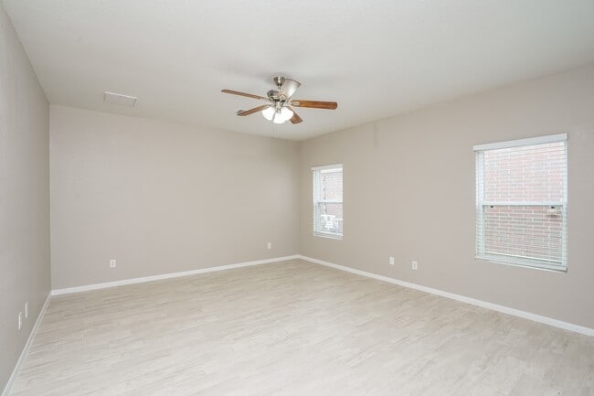 Building Photo - 14815 Hillside Woods Ct