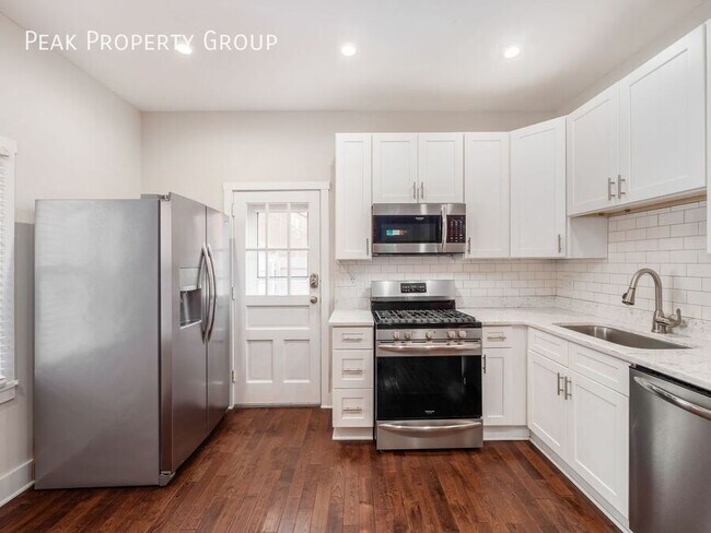 Building Photo - 504 S Lazelle St