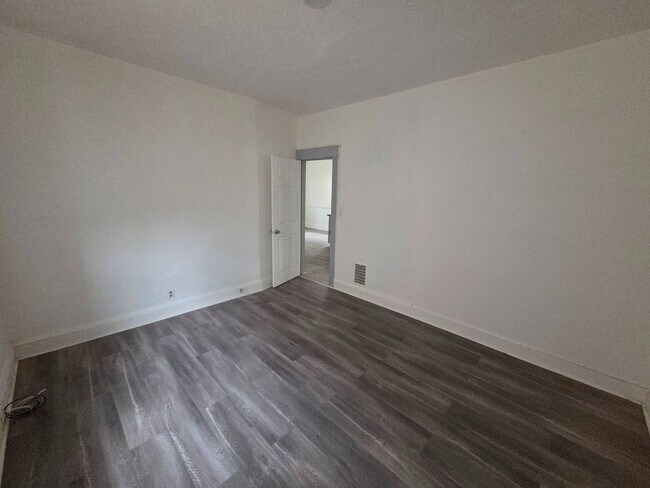 Building Photo - 15322 Yorick Ave