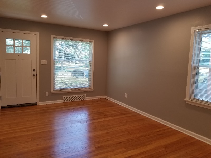 Building Photo - 1511 W Farnum Ave