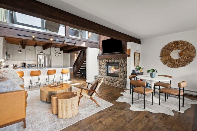 Building Photo - 335 Ski Way