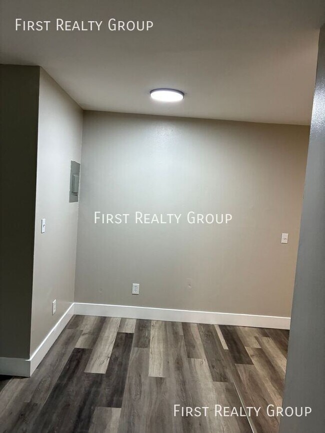 Building Photo - 5620 N Main St